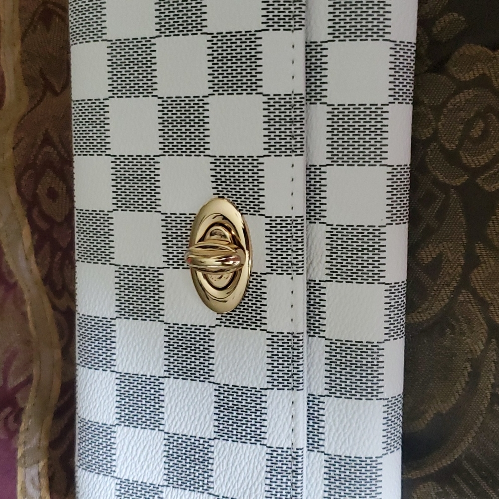 - Bloomingdale's HP own white black checker wallet gorgeous gold accents 5 st⦠- Picture 2 of 6